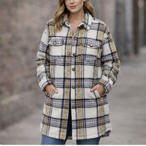 Veveret Fuzzy Plaid Shacket